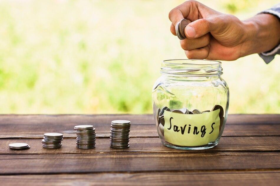 Read more about the article 10 Creative Ways To Save Money On A Tight Budget