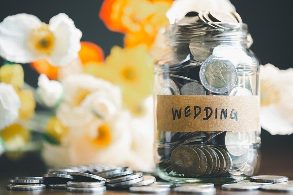 Read more about the article 10 Ways To Save Money On Your Wedding Without Sacrificing Style